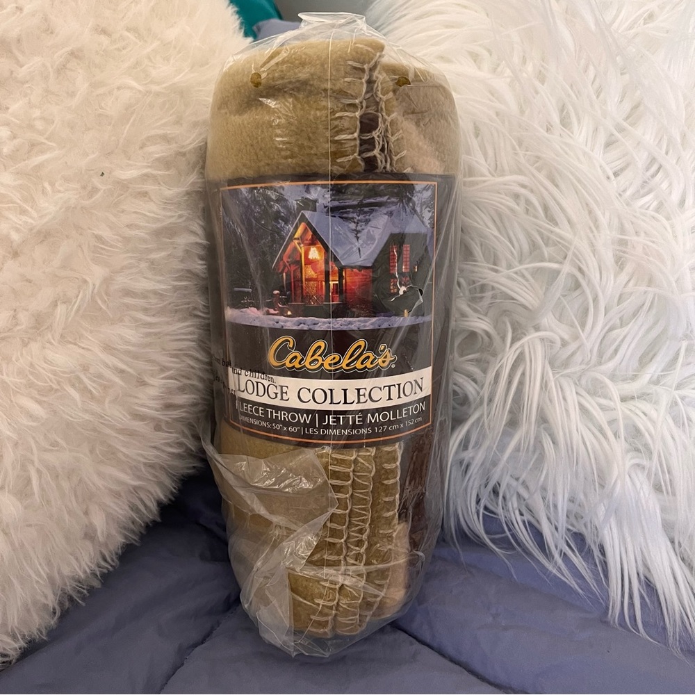 NWT Cabela’s Lodge Collection Fleece Throw